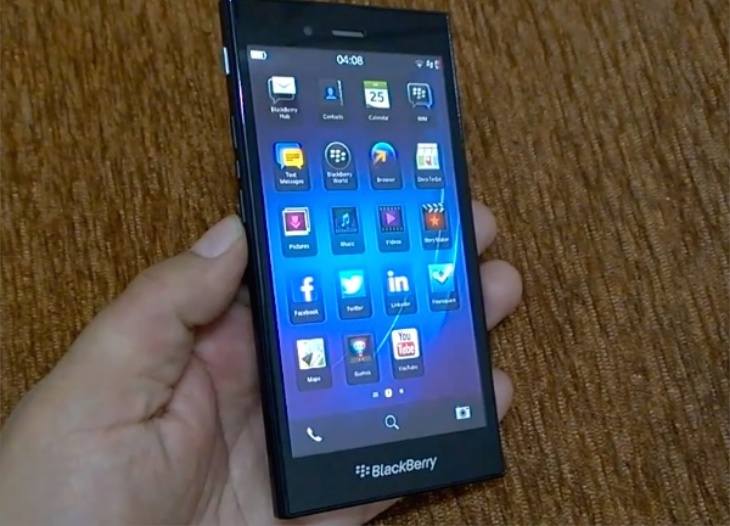 Zenfone-5-vs-BlackBerry-Z3-b