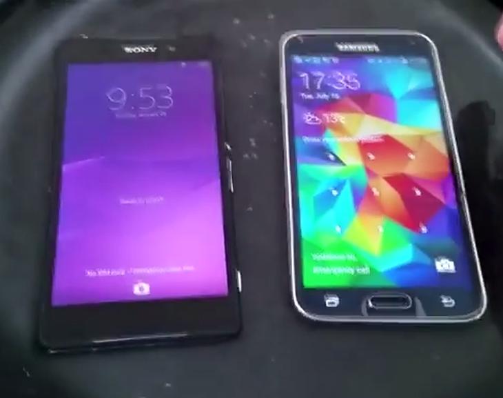  Samsung-Galaxy-S5-Sony-Xperi-Z2-vs-water-test