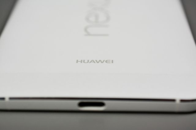 Huawei представила новые батареи, которые заряжаются за несколько минут