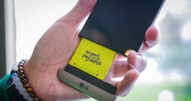 LG G5 официально представлен: все особенности смартфона в одном видео